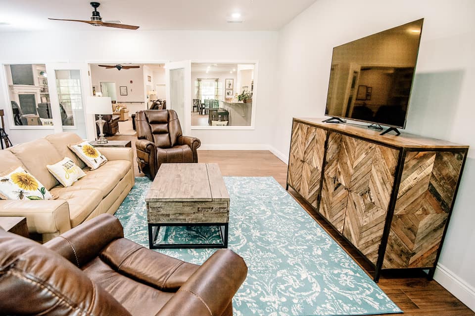 Senior Living in Gulf Breeze, FL BeeHive Memory Care